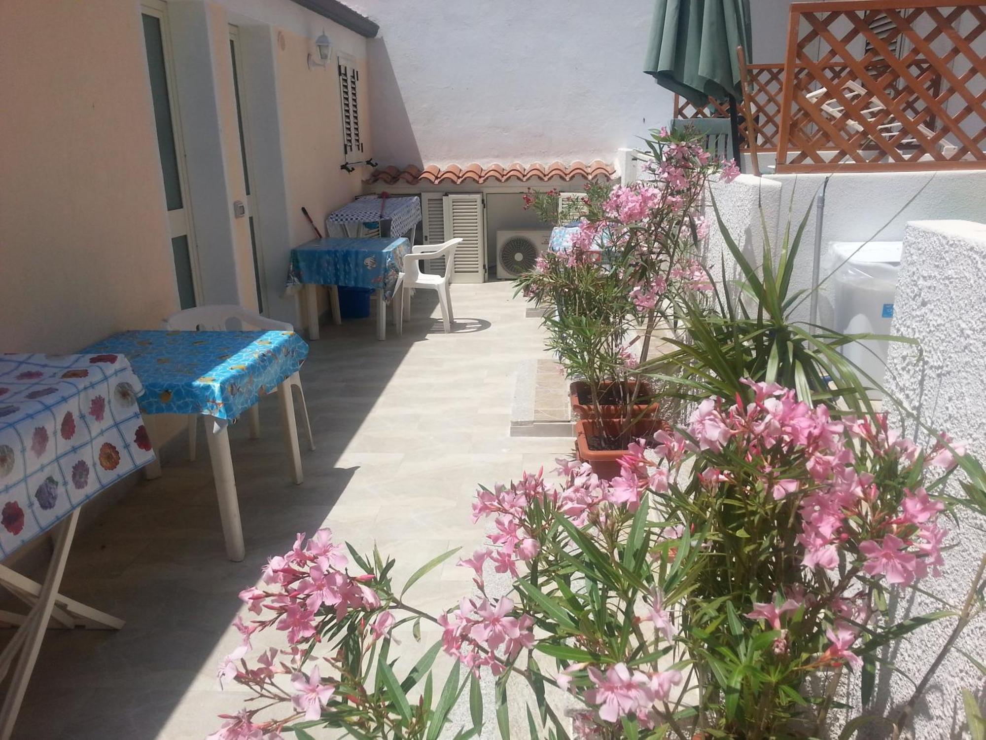 Piccolo Monolocale Al Porticciolo Apartment Isola Rossa Exterior foto